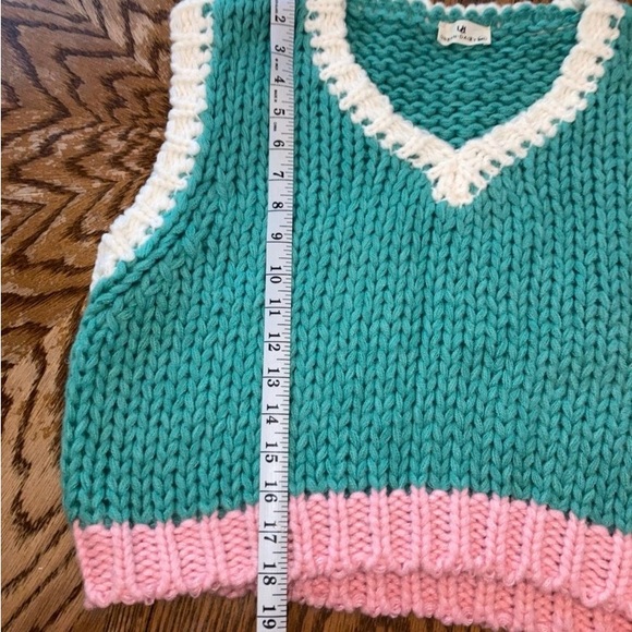 Urban Daizy Sweater Vest Crochet Look Chunky Women Cropped Size Medium/Large - Picture 3 of 6